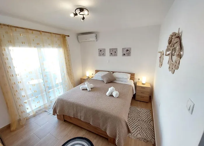 Square * Αφάντου