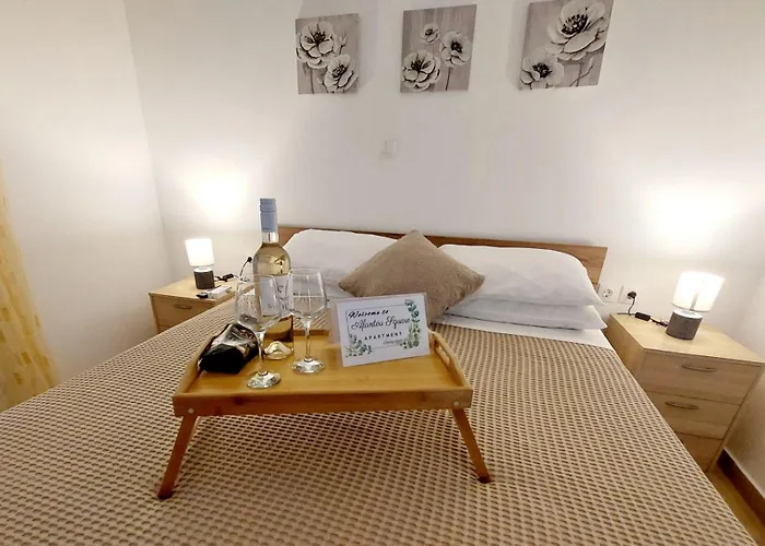 Square * Αφάντου